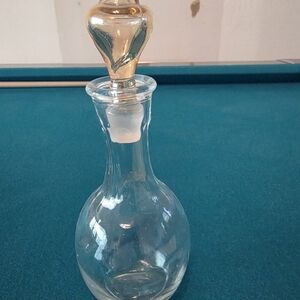 Elegant Glass Decanter with Gold Stopper